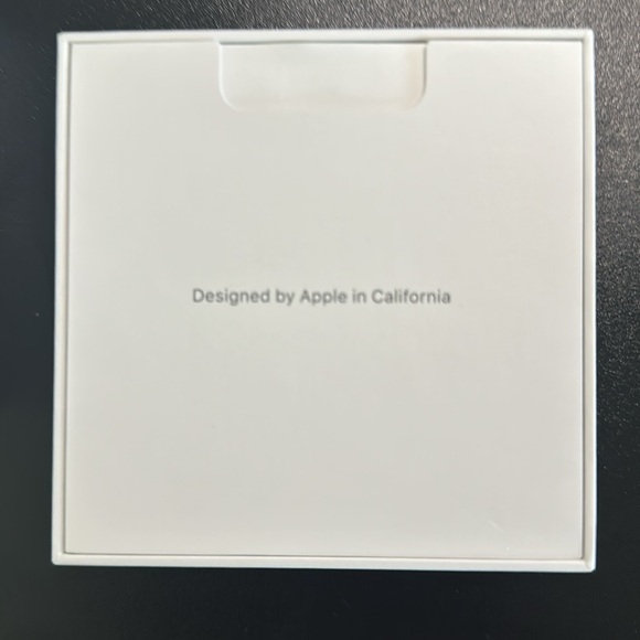Apple AirPods Pro - Wireless Charging Case - Picture 3 of 7